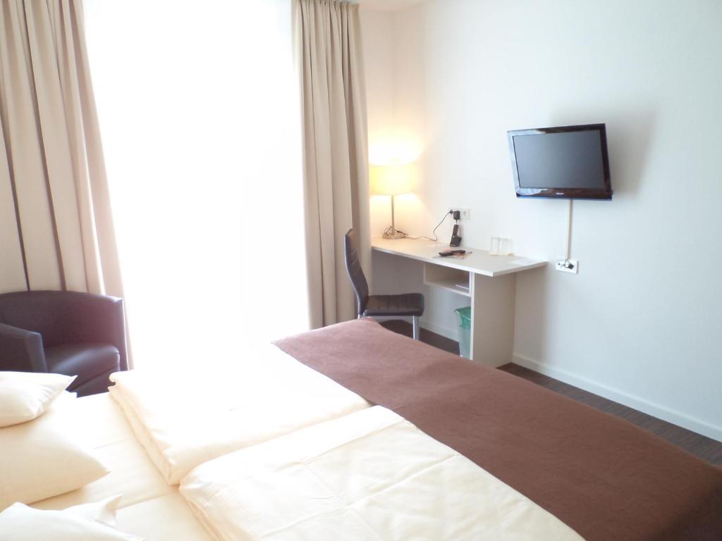 Das Neue Hotel Am Park Фрёнденберг Номер фото