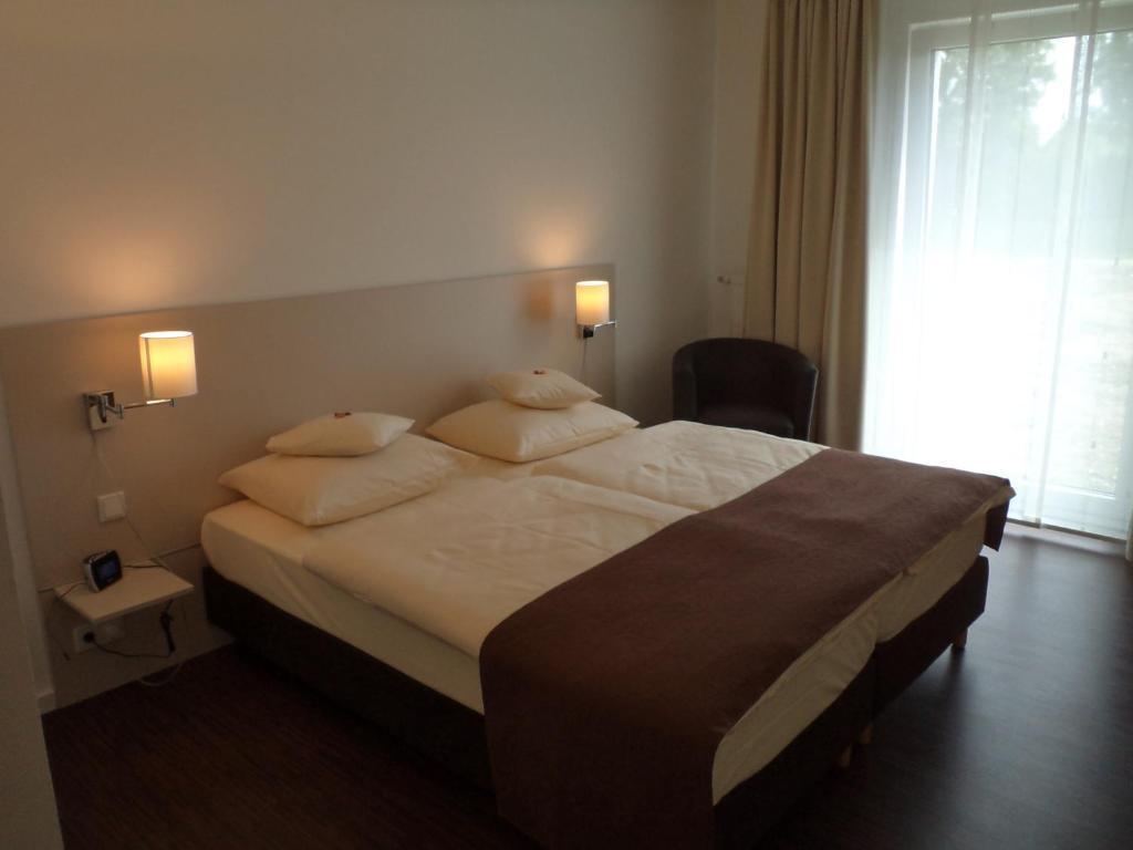 Das Neue Hotel Am Park Фрёнденберг Номер фото