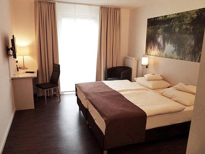 Das Neue Hotel Am Park Фрёнденберг Экстерьер фото