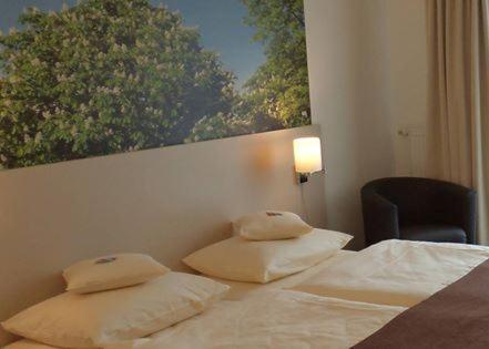 Das Neue Hotel Am Park Фрёнденберг Экстерьер фото